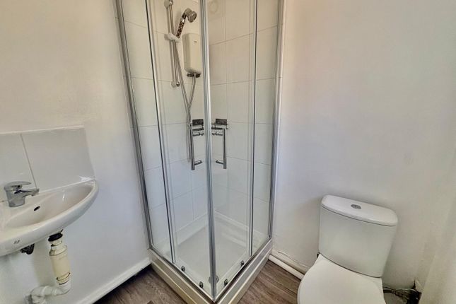 44, Nottingham photo 4