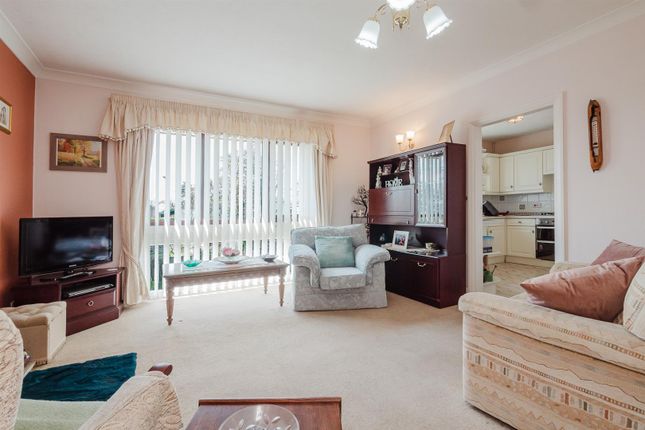 Manor Court, Manor Park South, Knutsford photo 2