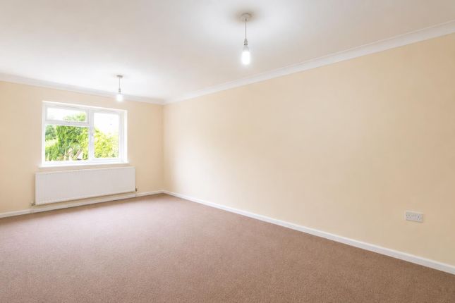 93, Brabazon Road, Heston photo 2