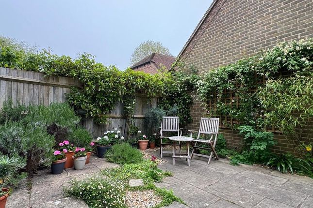 2, Dukes Yard, Steyning photo 2