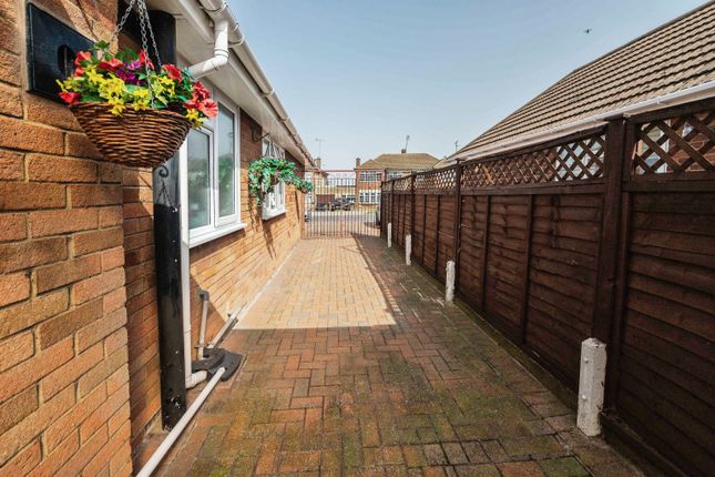 Bungalow for sale in Westmorland Avenue, Luton, Bedfordshire