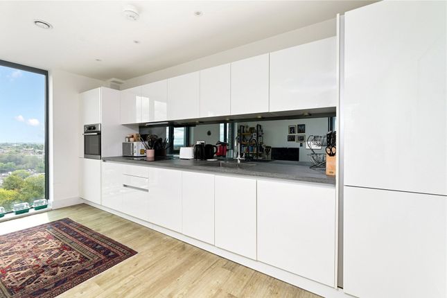 63, Kempton House, Staines photo 3