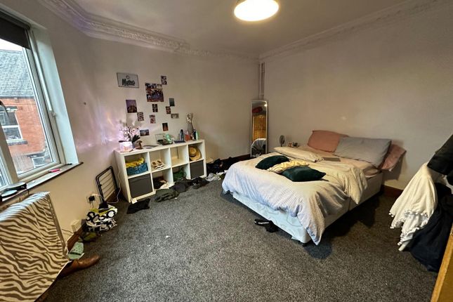 A Cozy Bedroom With A Comfortable Double Bed, Natu...