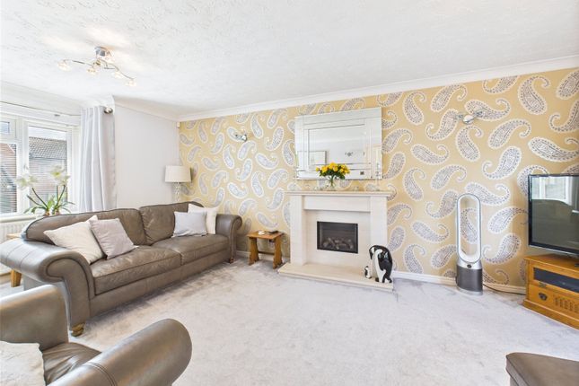 26, Fox Close, Gloucestershire photo 2