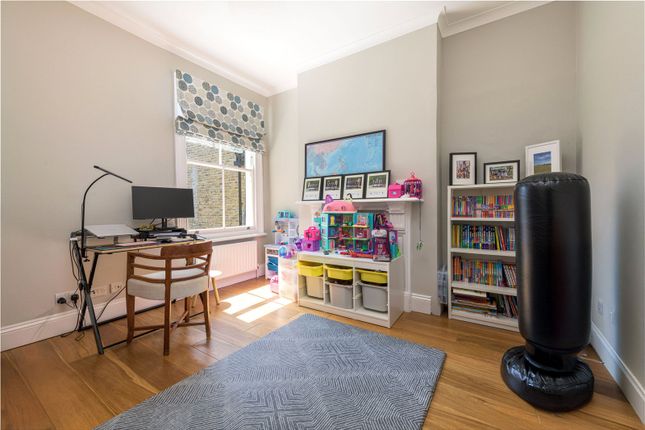 Bedroom / Study