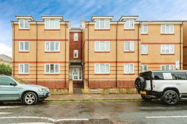 Thumbnail Flat for sale in Pendragon Court, Arthur Street, Hove