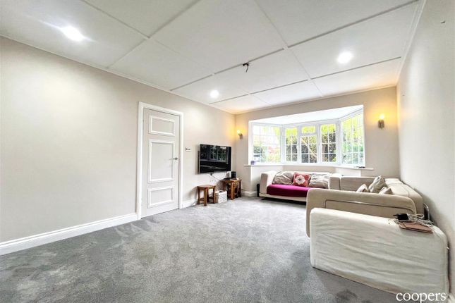 17, Kingsend, Ruislip photo 3