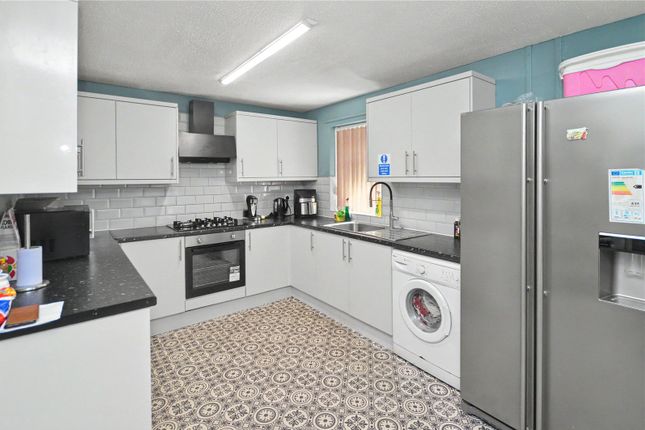 3, Rocheford Grove, West Yorkshire photo 2