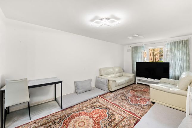 26, Bennett Close, Hounslow photo 3