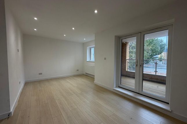 First Floor Flat, 8a Thornhill Road, Croydon photo 3
