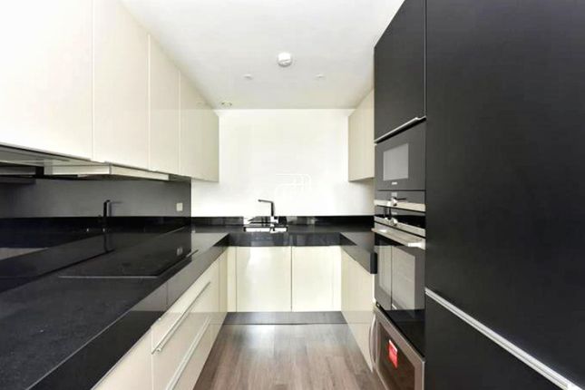 CN771-Apartment 410, 84 Alie Street, London photo 4