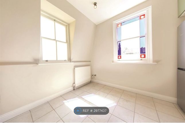 Flat C, Macfarlane Road, London photo 3