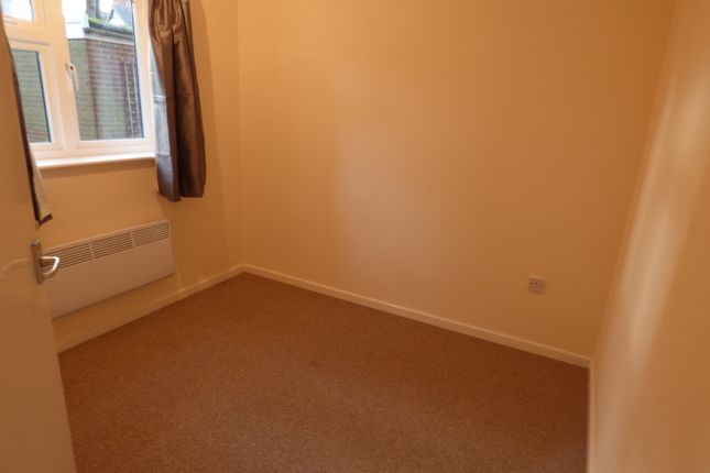 Flat to rent in Linden Grove, Beeston, Nottingham