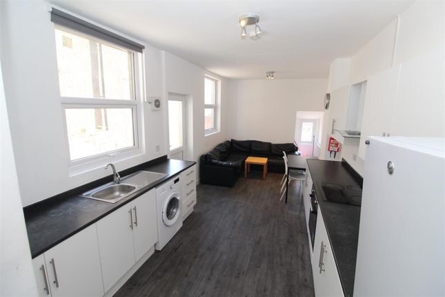 5-bed house on Tewkesbury Street, Cardiff, £2,875/mo