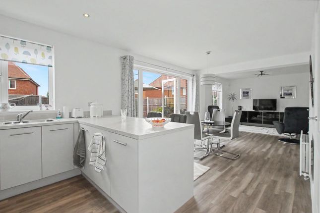 2, Bunn Close, Haverhill photo 2