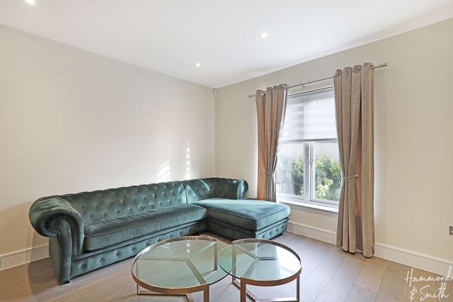 Flat for sale in Star Lane, Epping