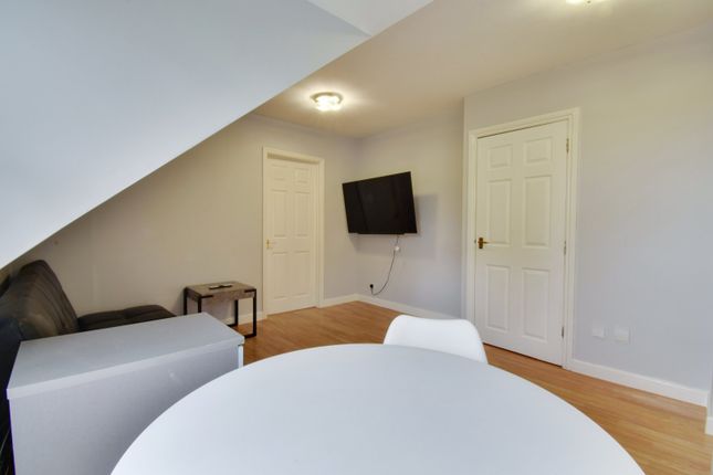 48, Rochester Drive, Hertfordshire photo 4