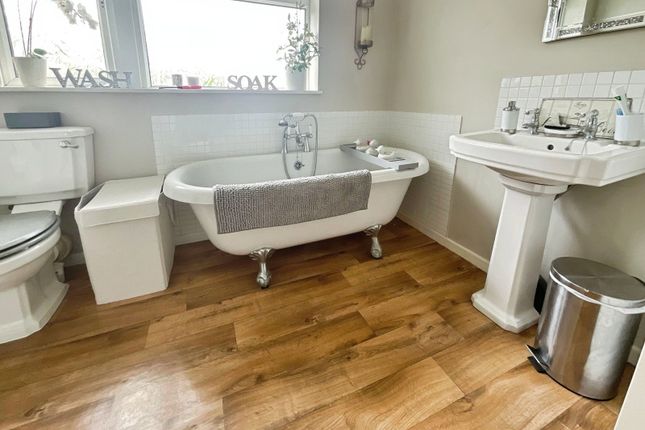 87, Springfield Avenue, Stourbridge photo 4