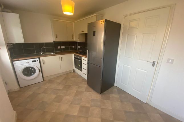 64, Metcombe Way, Manchester photo 4