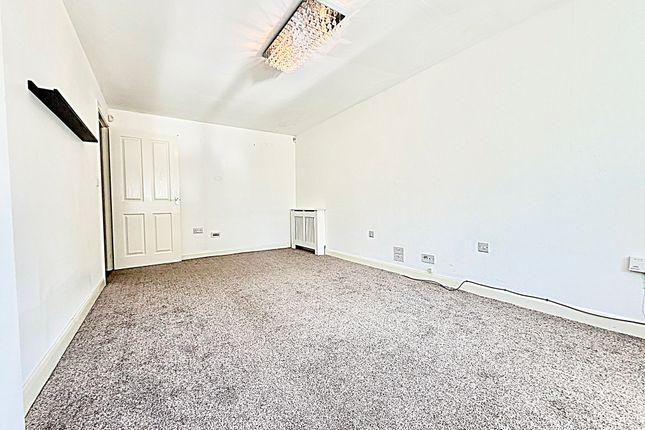 7 Kelly Gardens, Kelly Gardens, Milton Keynes photo 4