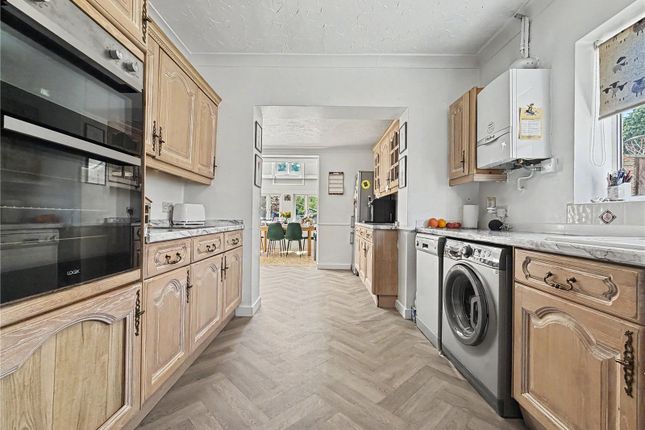 52, Woodside, Kent photo 4
