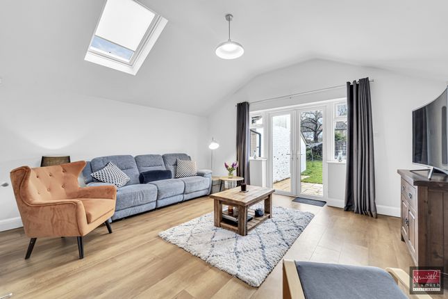 8, Meadway, Ashford photo 2