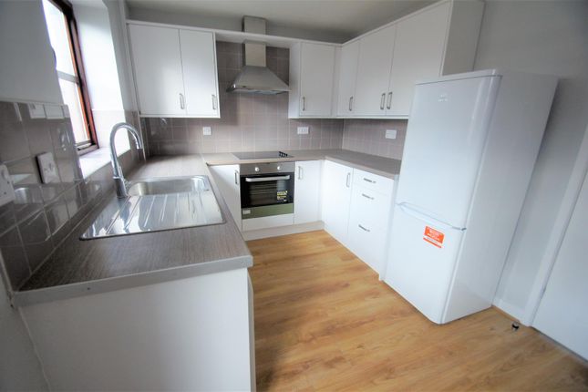 37, Tagore Close, Manchester photo 5