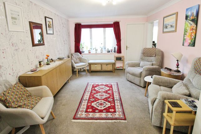 33, Wensleydale Close, Grantham photo 2