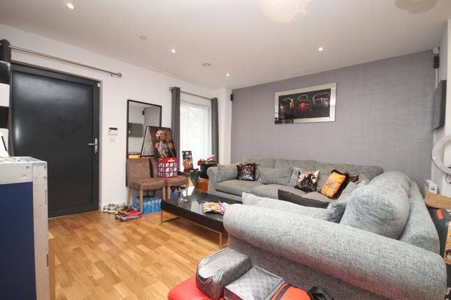 Flat 2, Signia Court, Wembley photo 2
