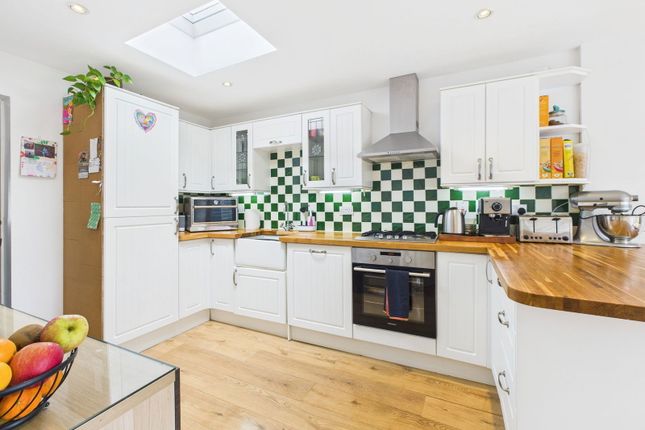 6, Victory Road, Horsham photo 3