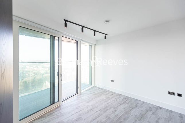 Flat to rent in Portal Way, Acton