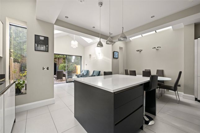 14, Springfield Meadows, Surrey photo 4