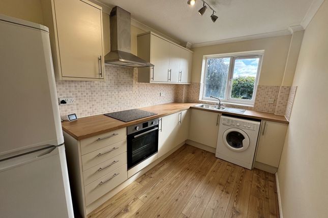 12 Castleview Gardens, High Wycombe photo 3
