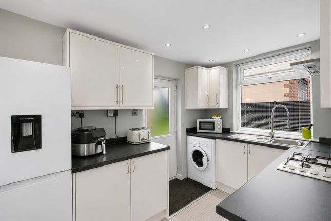 104 Redhill Avenue, Castleford photo 4