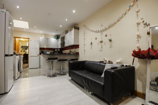 Open Plan Kitchen/ L