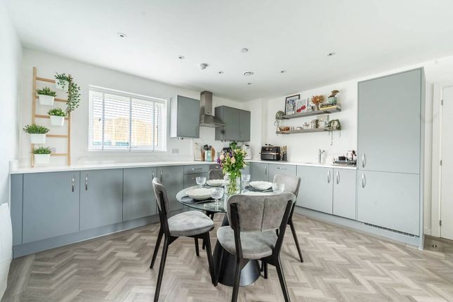 Thumbnail Flat for sale in Colnebank Drive, Watford
