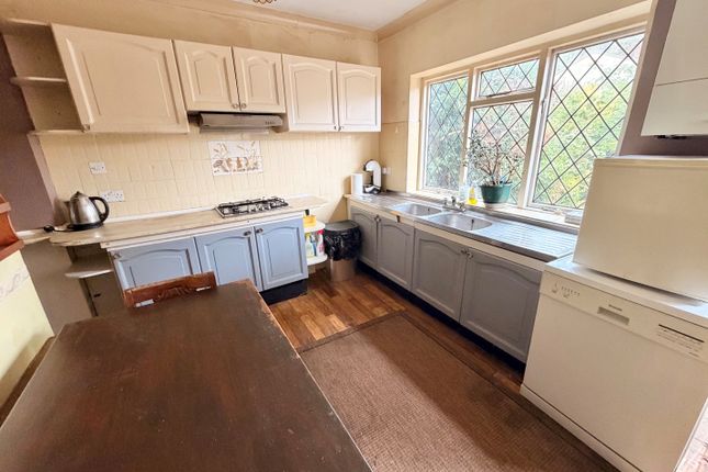 48, Salcombe Drive, Chadwell Heath photo 4