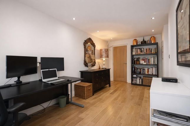 24, Percheron Road, Borehamwood photo 5