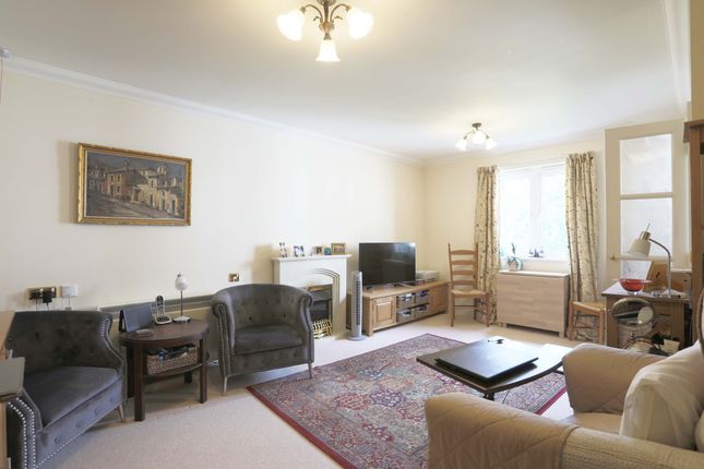 23, Lefroy Court, Cheltenham photo 2