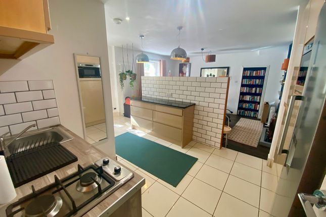 Studio Flat, 38 Warberry Road West, Torquay photo 2