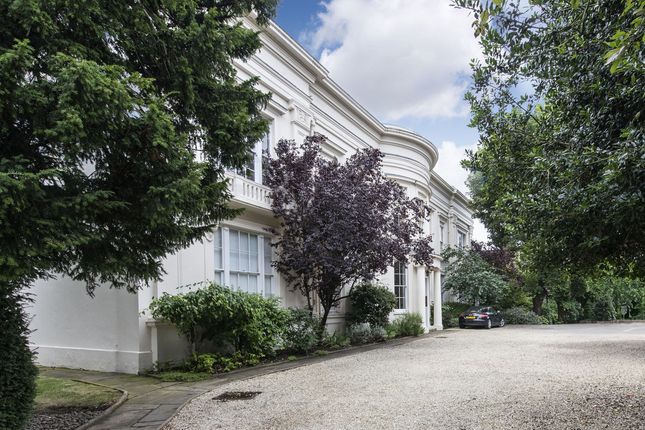 Flat for sale in The Shrubbery, Battersea