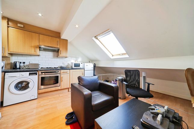 Flat 3, 8, Southfield Mount, Leeds photo 2