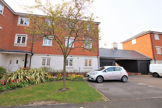 Thumbnail Flat for sale in Salisbury Close, Rayleigh