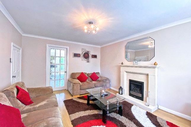 6, Caernarvon, Camberley photo 4