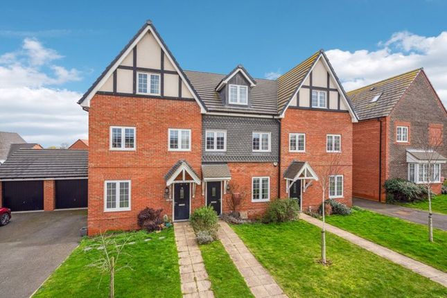 Thumbnail Town house for sale in Saxon Square, Thame