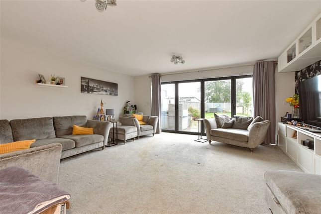 Archers Court Road Whitfield, Dover photo 4