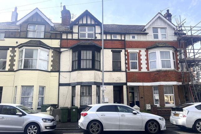 Thumbnail Flat to rent in 27 Wickham Avenue, Bexhill-On-Sea