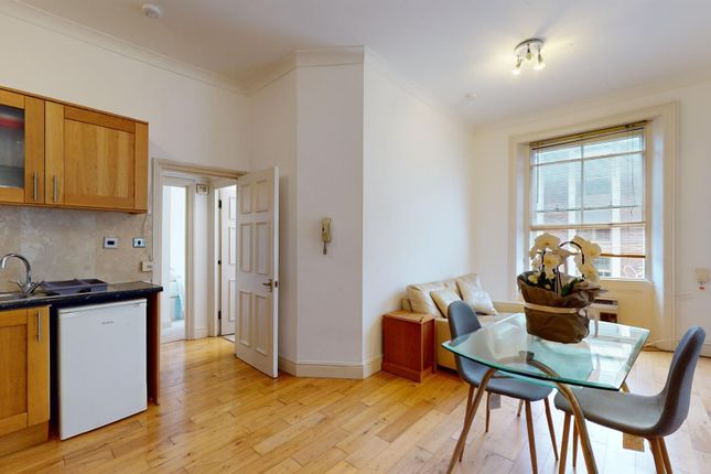 Flat 8, 54, Hogarth Road, Earls Court photo 2