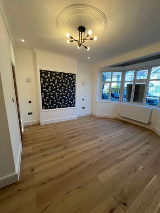 28, Sydney Grove, London photo 4