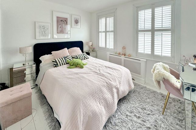 9, Walpole Place, Teddington photo 3